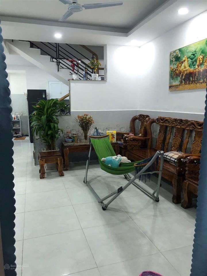 3,4 tỷ  nhà 3 tầng  mặt tiền shr  xe hơi tránh nhau  ht45