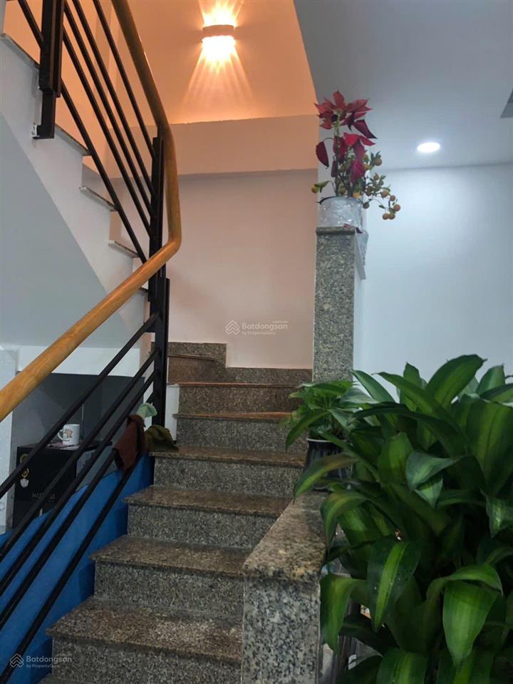 3,4 tỷ  nhà 3 tầng  mặt tiền shr  xe hơi tránh nhau  ht45