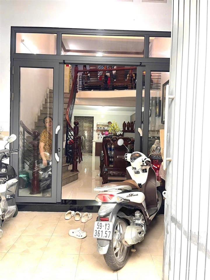 Nhà 4 tầng shr  huỳnh thị hai q12  xe hơi ngủ trong nhà