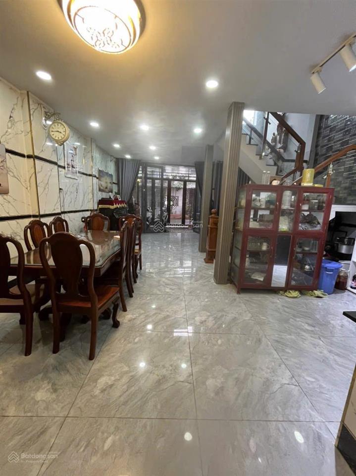 Ngang khủng 6m  trung mỹ tây, q12  xe hơi ngủ trong nhà