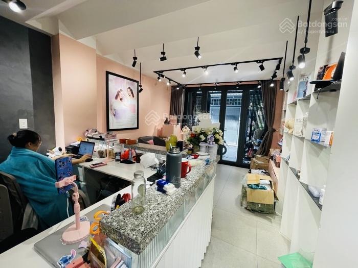 Bán nhà đường nguyễn tri phương quận 10 hẻm 4m thông  dt(3,6 x 10)  3 tầng btct  giá chỉ 7,2 tỷ