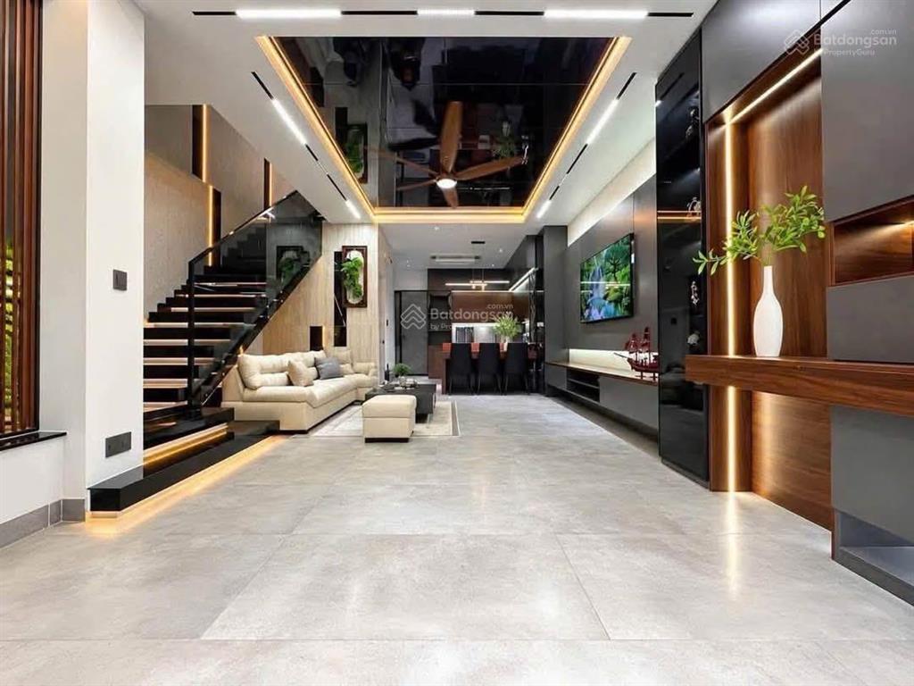 Bán nhà đường 3/2 quận 10 bên hado centrosa hẻm xe hơi tới cửa 62m 4 tầng 4pn  giá 13,6 tỷ