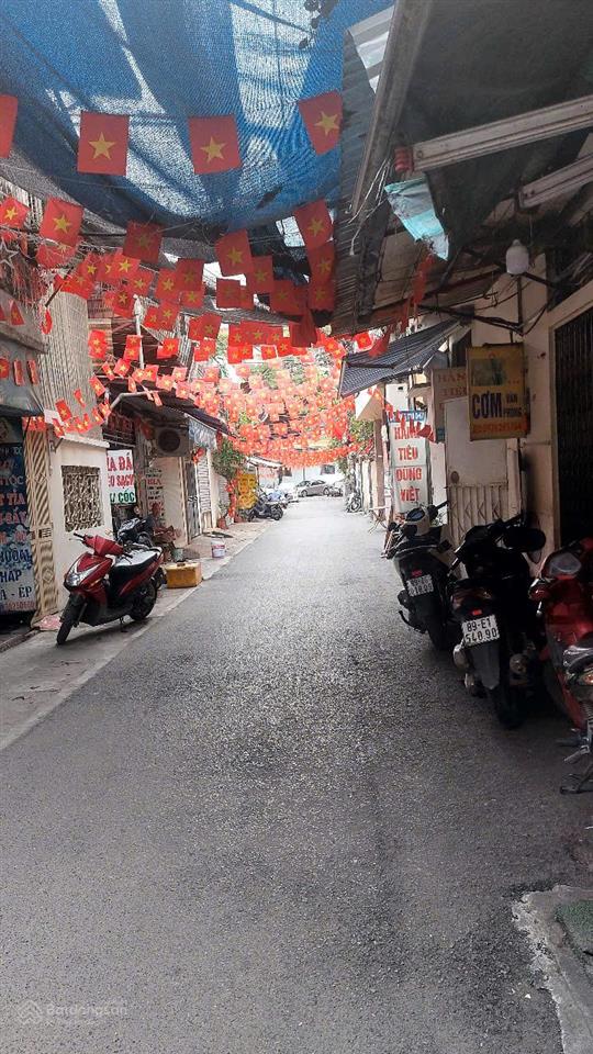 Bán nhà tầng 1 trung tâm chợ thanh xuân, dt 100m2, hai mặt tiền 7m vị trí kinh doanh rất tốt