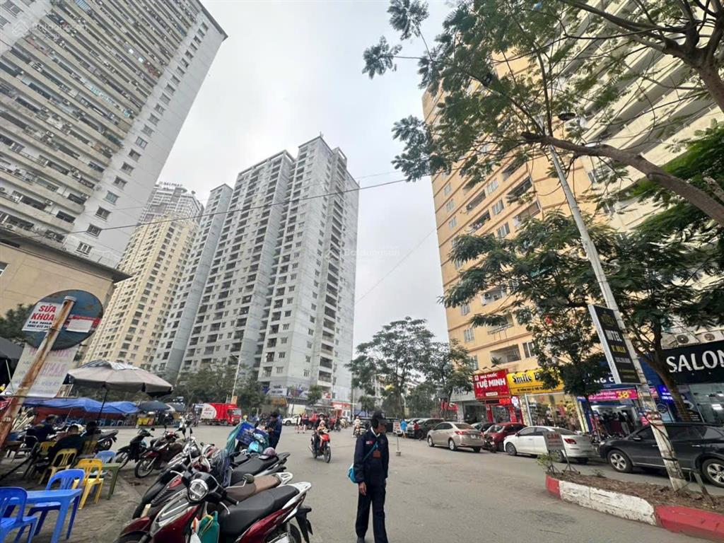 Bán gấp nhà mặt phố kinh doanh khu phố nguyễn xiển xd 5 tầng vị trí cho thuê kinh doanh rất tốt.