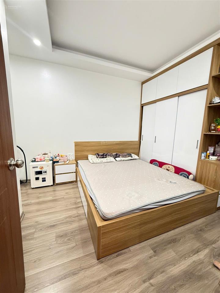 Hiếm chủ gửi bán căn góc dt 59m2, 2 ngủ, 2wc ban công hướng đông nam, thiết nội thất đẹp giá rẻ