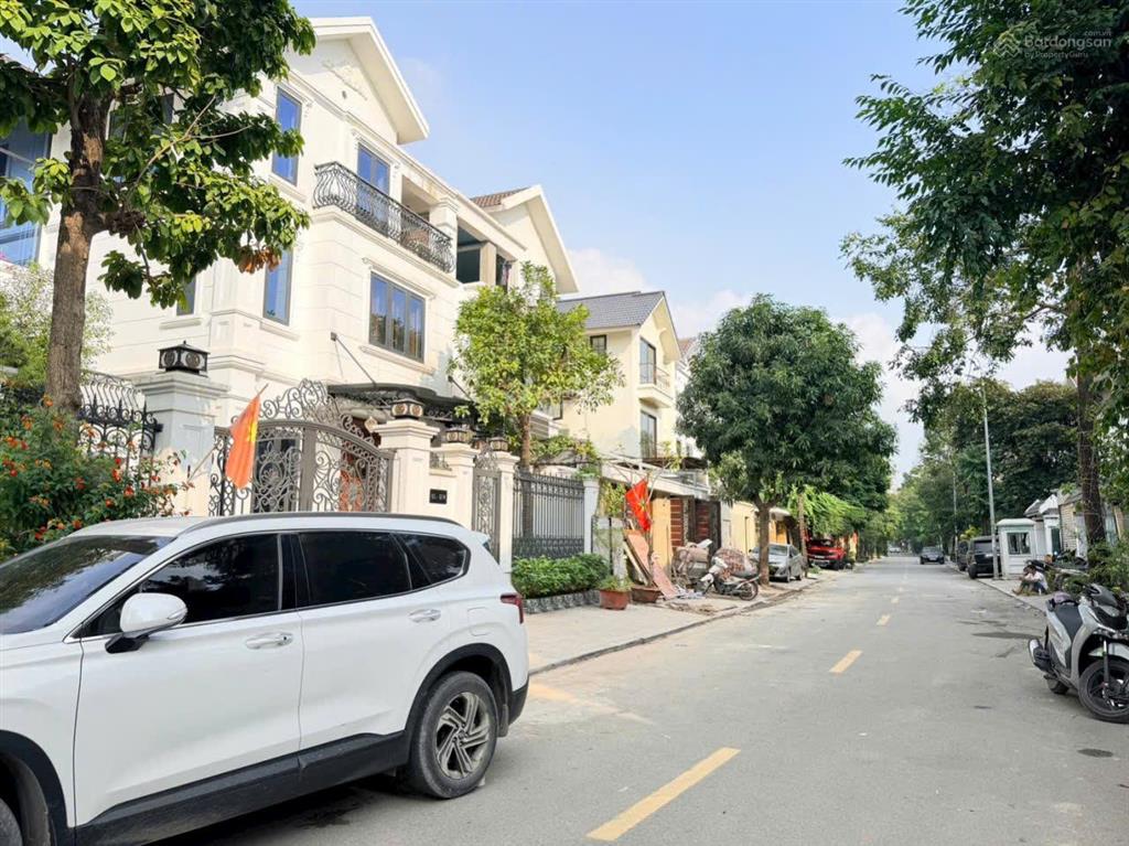 Bán biệt thự hoàn thiện đẹp có thang máy tại hà đông mà giá như chung cư dt 216m2 hơn 100tr/m2