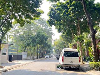 Bán biệt thự đơn lập  trục chính  300m2 x 4 tầng 1 hầm giá 120 tỷ  trục chính  ở yên tĩnh