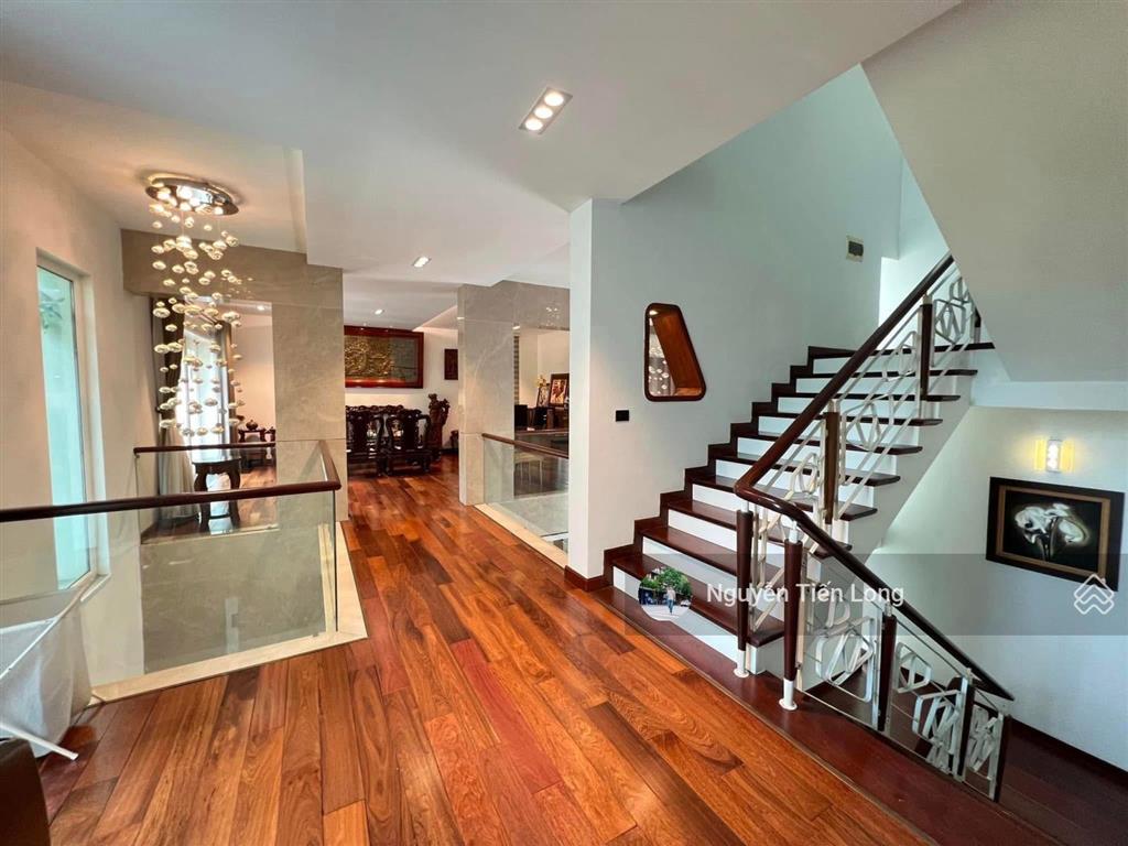 Siêu biệt thự Vườn Đào diện tích rộng 368m2 - view vườn hoa - full nội thất nhập khẩu - giá 236 tỷ TL