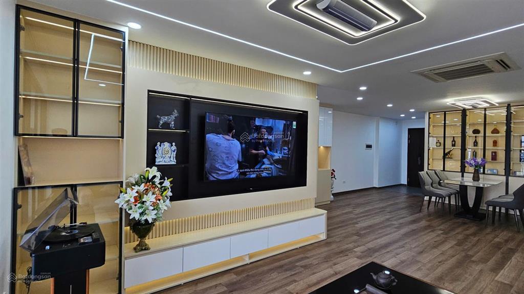 Em cần bán ch 93,5m2 với 2pn 2wc  sẵn sổ tại intracom 2 cầu diễn