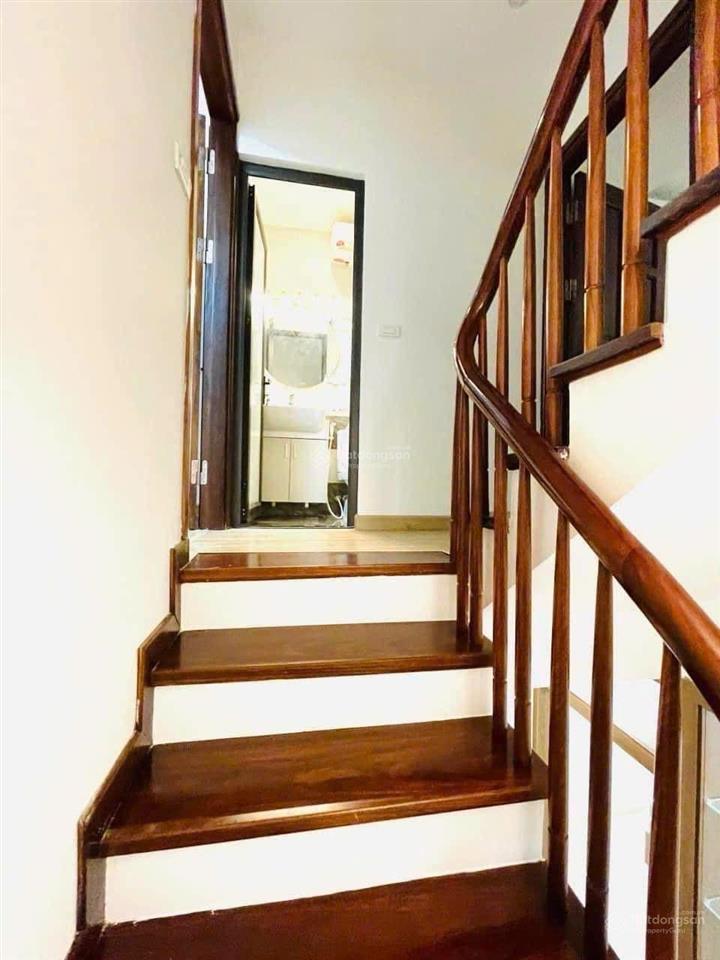 Bán nhà 5 tầng lạc long quân hồ tây 6 phòng ngủ giá 12 tỷ ** 25m ra hồ tây