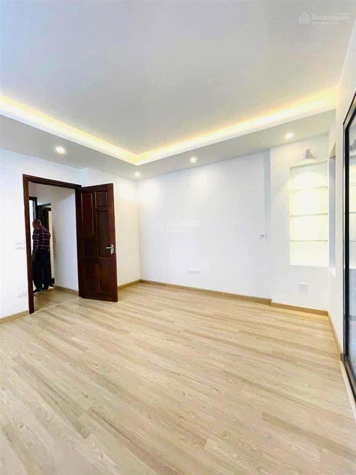 Bán nhà 5 tầng lạc long quân hồ tây 6 phòng ngủ giá 12 tỷ ** 25m ra hồ tây