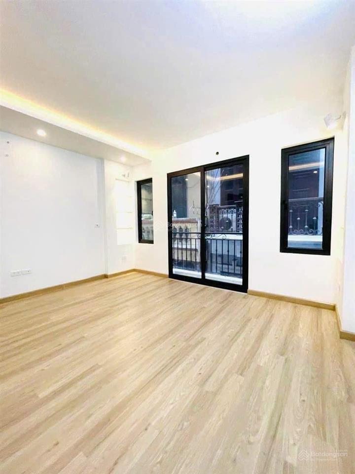 Bán nhà 5 tầng lạc long quân hồ tây 6 phòng ngủ giá 12 tỷ ** 25m ra hồ tây