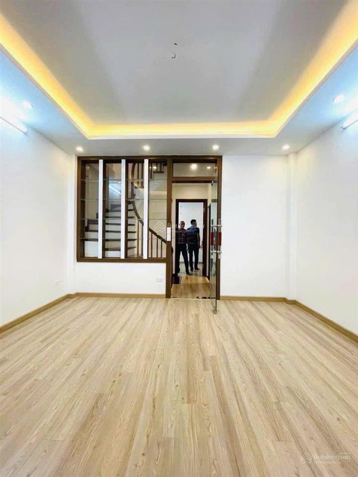 Bán nhà 5 tầng lạc long quân hồ tây 6 phòng ngủ giá 12 tỷ ** 25m ra hồ tây