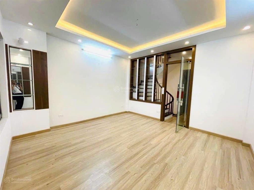 Bán nhà 5 tầng lạc long quân hồ tây 6 phòng ngủ giá 12 tỷ ** 25m ra hồ tây