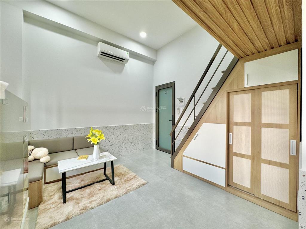 Duplex mới xây bancol máy giặt ngay sân bay tân bình