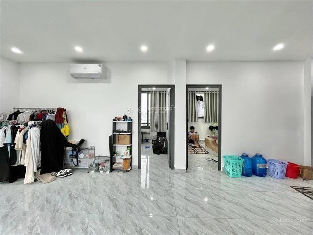 Cho thuê căn hộ 2 phòng ngủ hiện đại quận tân bình gần sân bay tân sơn nhất