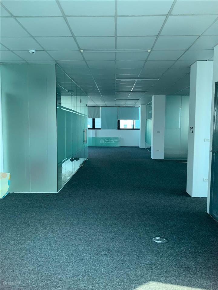 Chính chủ cho thuê văn phòng tại khuất duy tiến, thanh xuân. dt 130m2 giá 27 triệu.  0984 828 ***