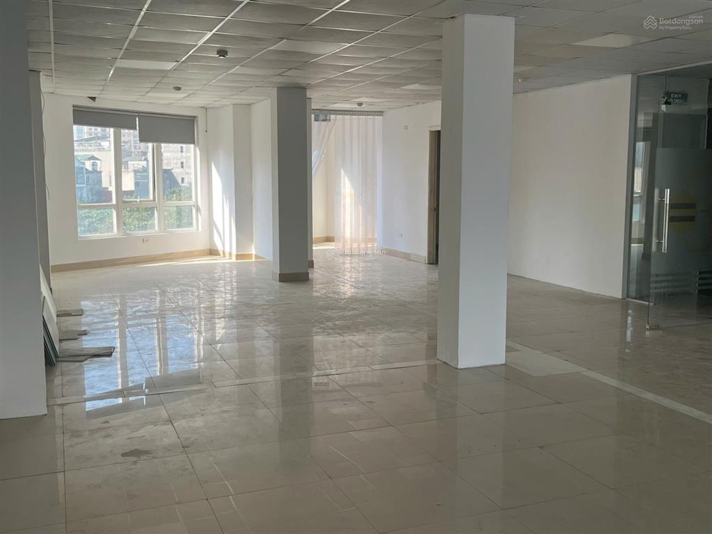 Chính chủ cho thuê văn phòng tại khuất duy tiến, thanh xuân. dt 130m2 giá 27 triệu.  0984 828 ***
