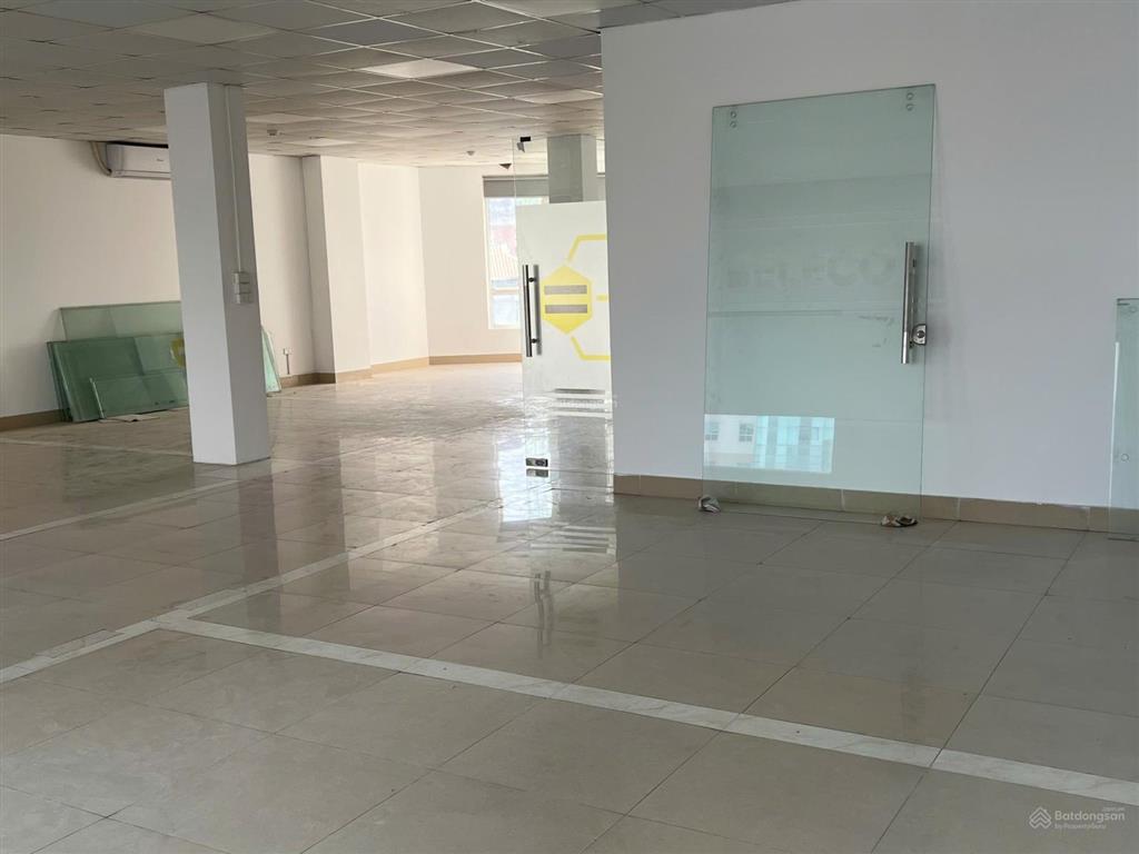 Chính chủ cho thuê văn phòng tại khuất duy tiến, thanh xuân. dt 130m2 giá 27 triệu.  0984 828 ***