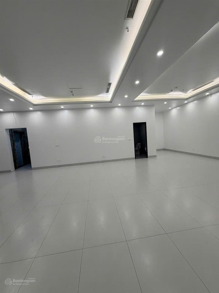 Chính chủ cho thuê mặt sàn văn phòng 120m2 tại mễ trì hạ. giá 32tr/tháng. nhà mới  0984 828 ***
