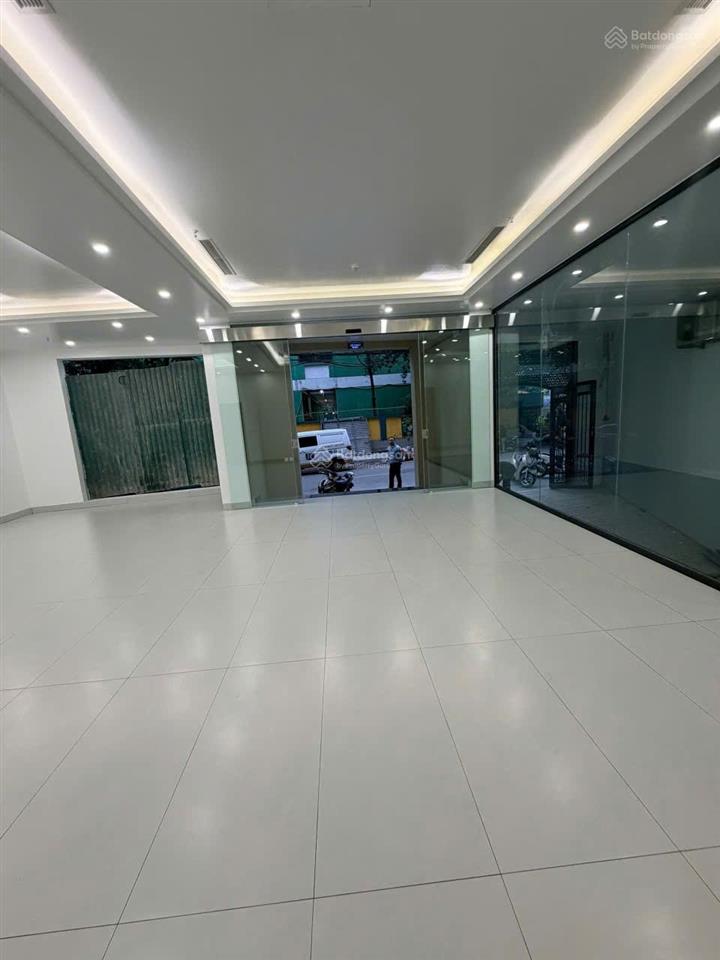 Chính chủ cho thuê mặt sàn văn phòng 120m2 tại mễ trì hạ. giá 32tr/tháng. nhà mới  0984 828 ***