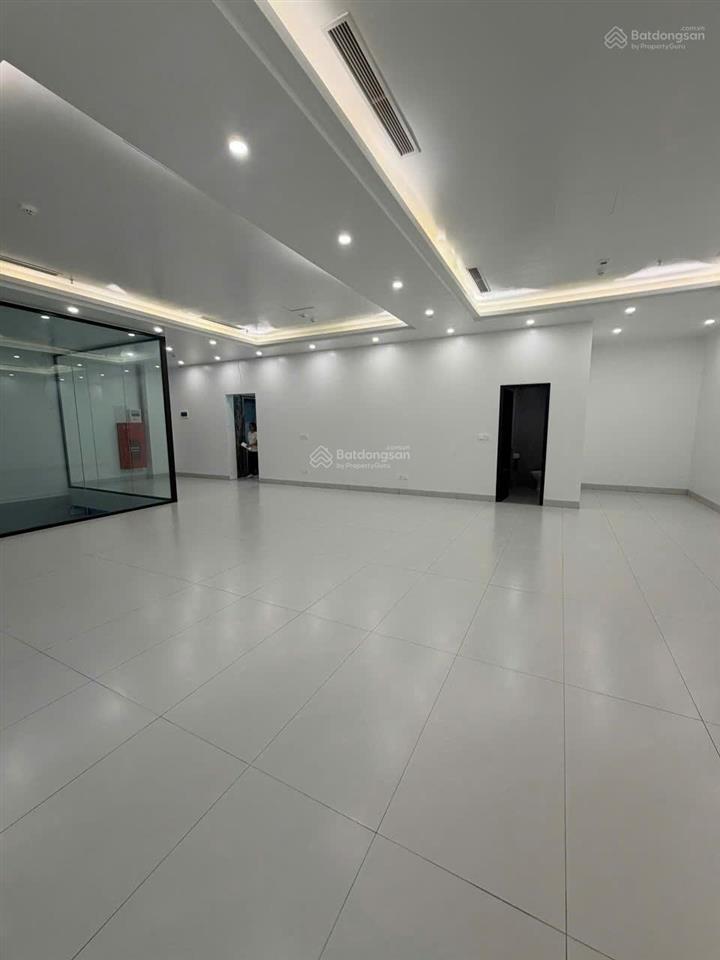 Chính chủ cho thuê mặt sàn văn phòng 120m2 tại mễ trì hạ. giá 32tr/tháng. nhà mới  0984 828 ***
