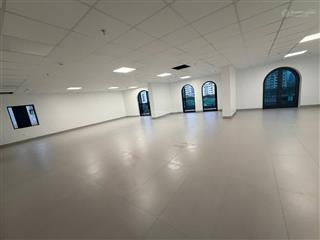 Chính chủ cho thuê mặt sàn văn phòng 120m2 tại mễ trì hạ. giá 32tr/tháng. nhà mới  0984 828 ***