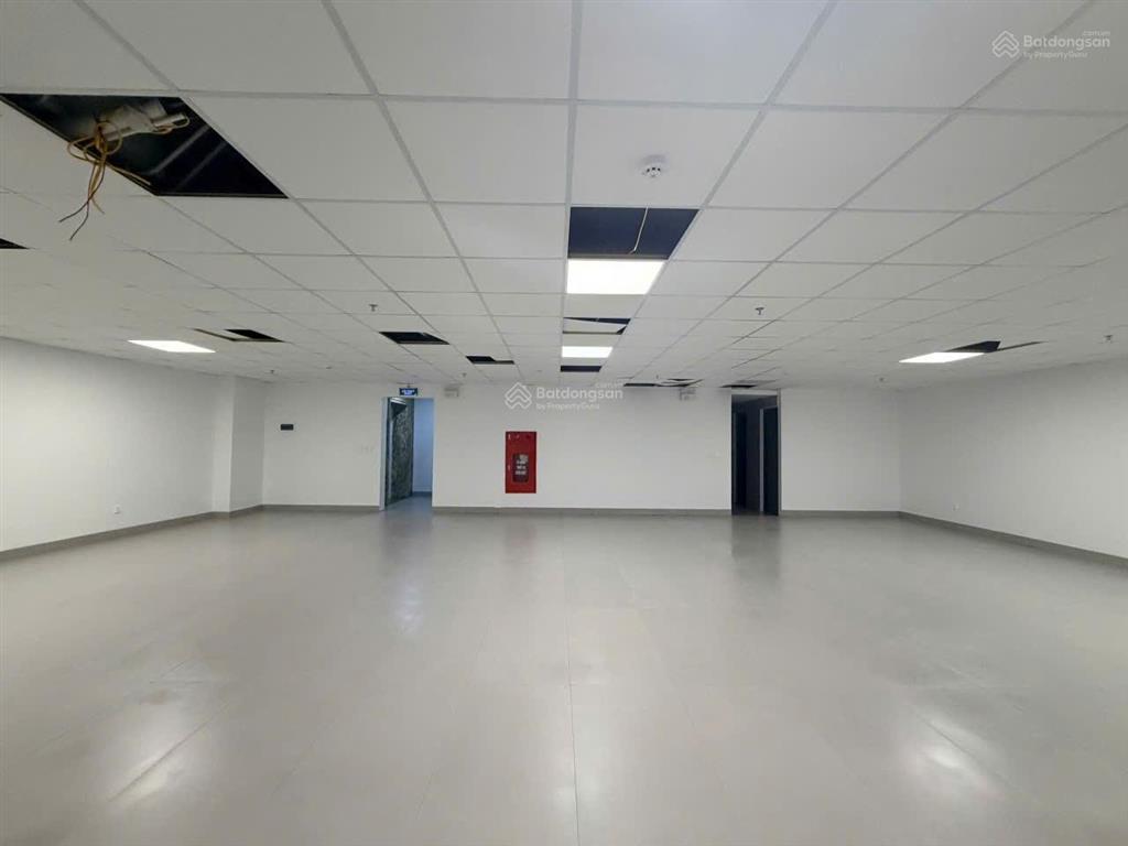 Chính chủ cho thuê mặt sàn văn phòng 120m2 tại mễ trì hạ. giá 32tr/tháng. nhà mới  0984 828 ***