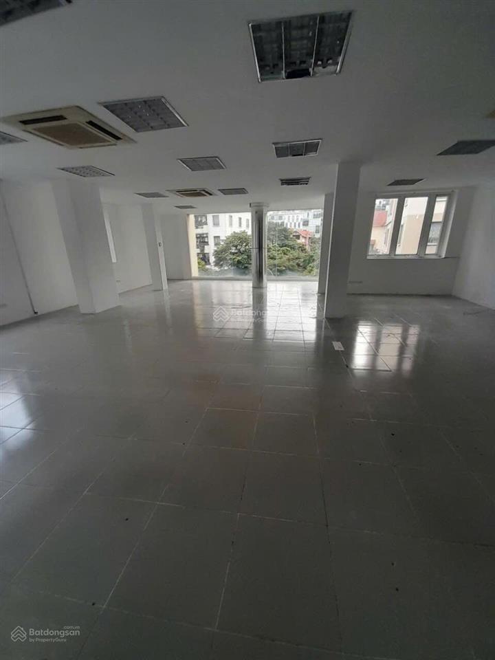 Cho thuê vp 80m2 giá 23,5tr/tháng tại ngõ 45 trần thái tông, cầu giấy. có thang máy, có hầm để xe.