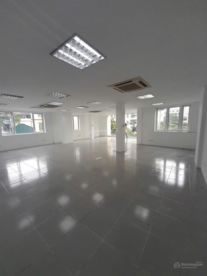Cho thuê vp 80m2 giá 23,5tr/tháng tại ngõ 45 trần thái tông, cầu giấy. có thang máy, có hầm để xe.