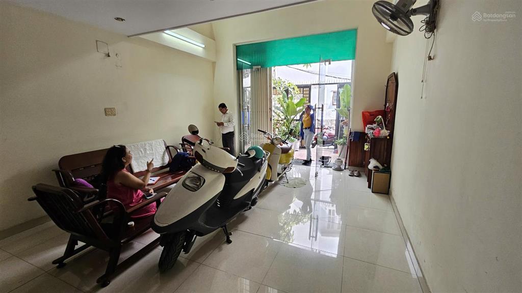 Bán nhà riêng tại 33, tứ hải, p. 6, q.tân bình, 8,3 tỷ, 74,32 m², chỉ với hot!