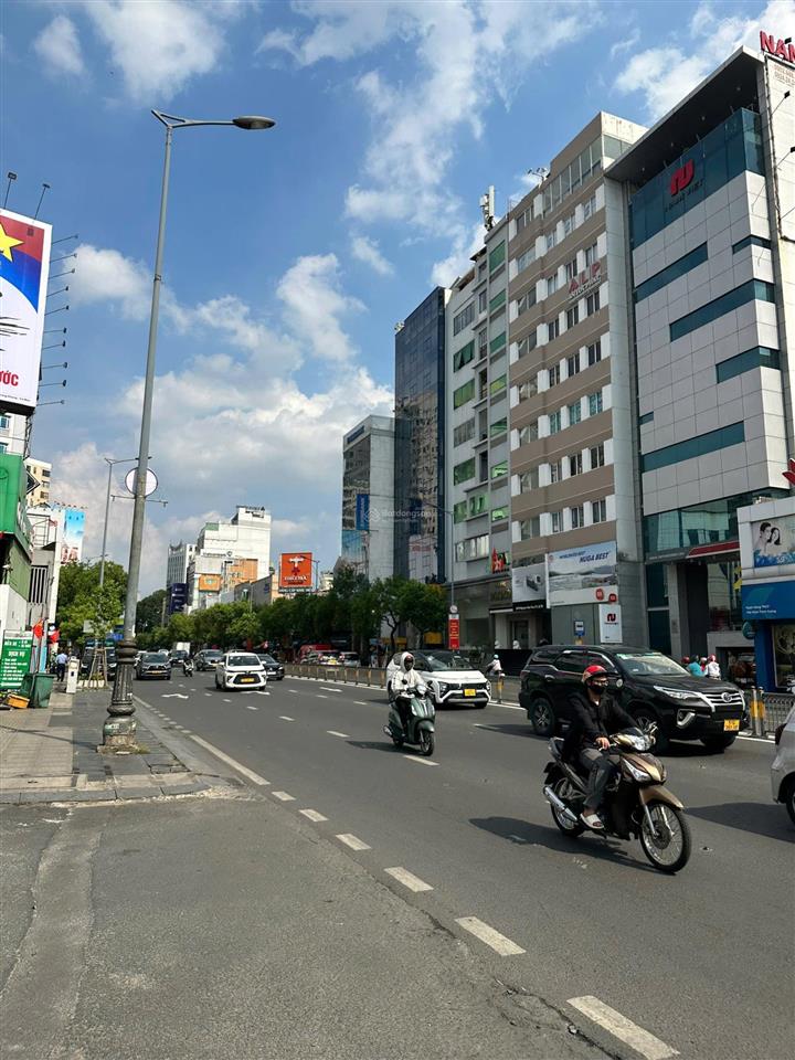 Bán nhà building siêu vị trí mt, gần sân bay, chỉ 135 tỷ (hđt 400 triệu/tháng) 176m2. hầm 10 tầng.