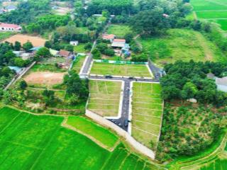 Giá siêu hời2 tỷ 100m2full thổ cư view hồđường ô tô tránh