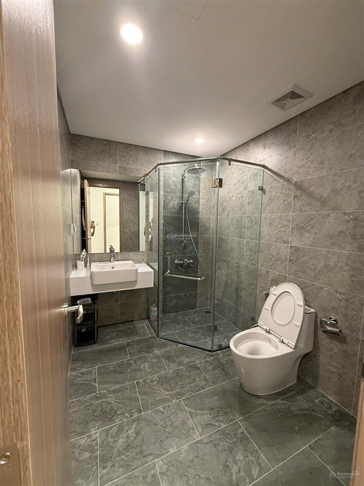 Căn hộ 2pn 2wc cho thuê tone sáng, view thoáng, nội thất luxury tại the canopy 0394 508 ***