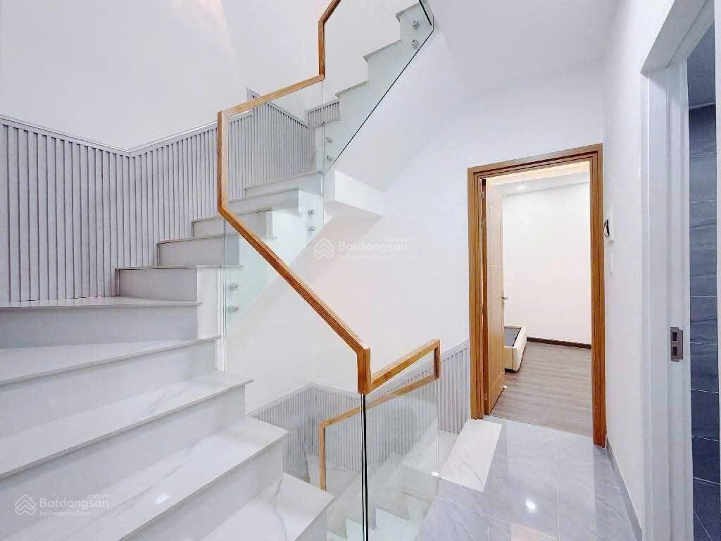 Nhà sổ hồng riêng chính chủ  xe hơi đậu trong nhà  kế bên phú mỹ hưng  quận 7  tphcm