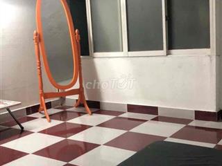 cho nữ thuê phòng có máy lạnh