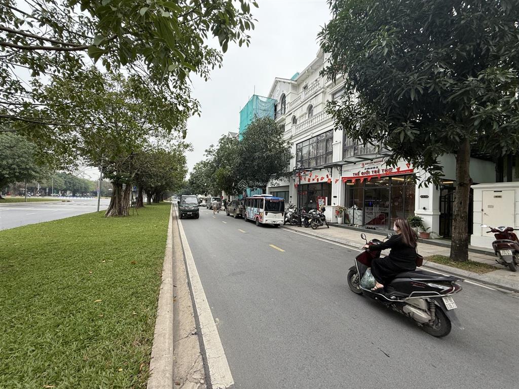 Nhà phố xẻ khe 2 mặt thoáng, đại lộ 52m kinh doanh sầm uất, gần chung cư vhop1