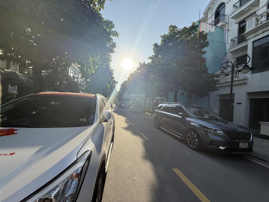 16,8 tỷ! bán gấp liền kề 5 tầng sổ đỏ lâu dài, thông thẳng ra hồ 24,5ha, đông nam  giá hời vhop1