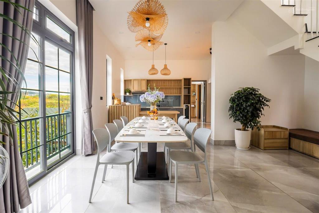 Bán biệt thự du lịch cao cấp, gồm 2 lô liền nhau, mỗi lô 200m2 thổ cư 100%, mặt tiền an sơn 16m