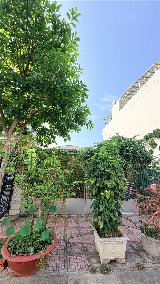 Cần bán lô 100m2, đường số 8, lô đã có sổ. gần công viên, gần sông quán trường. sạch, đẹp!