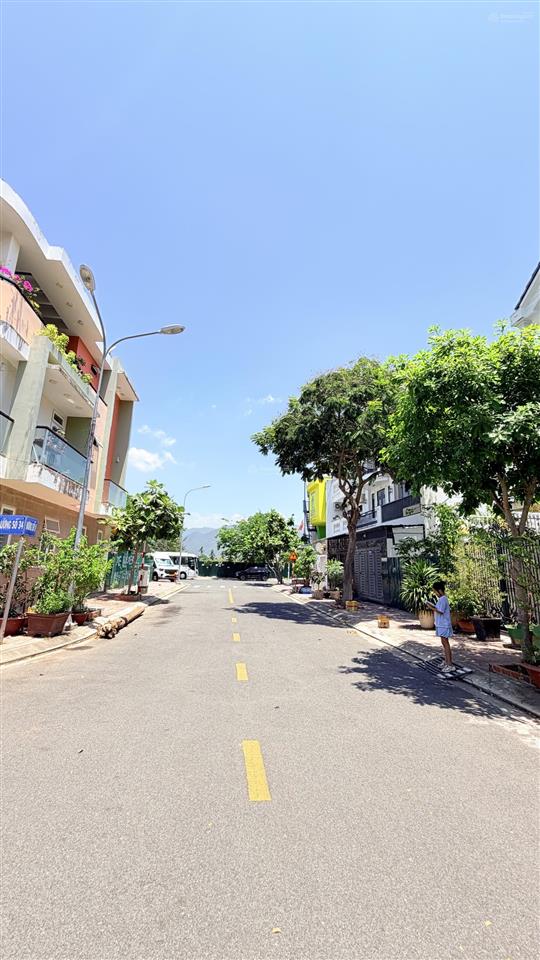 Cần bán lô 100m2, đường số 8, lô đã có sổ. gần công viên, gần sông quán trường. sạch, đẹp!