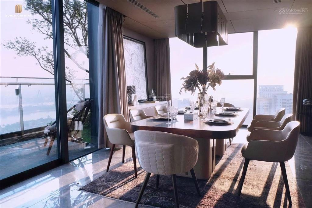 Noble crystal tây hồ ciputra, bể bơi sân vườn, view hồ tây sông hồng