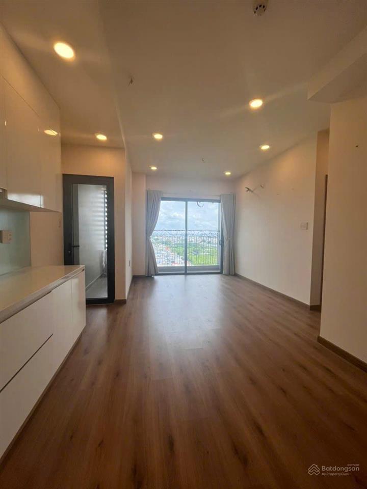 Cho thuê ch viva plaza, 55m2, 2pn, 1wc có rèm, máy lạnh giá 9tr. hà 0917 987 ***