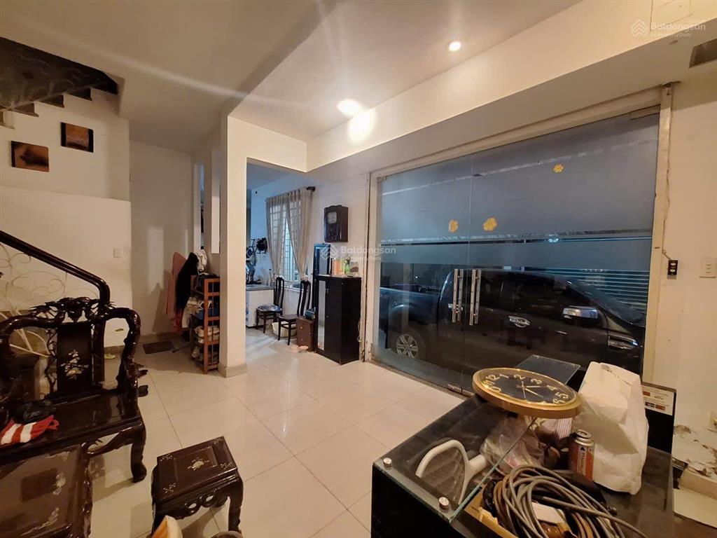 Cho thuê nhà mặt phố phú nhuận