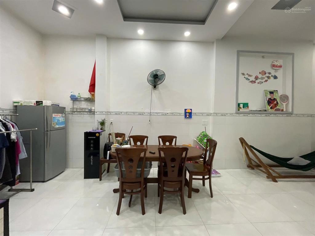 Tôi chính chủ bán nhà 1tr + 1 lầu + sân thượng, sổ riêng giá 4,5 tỷ long thới, nhà bè