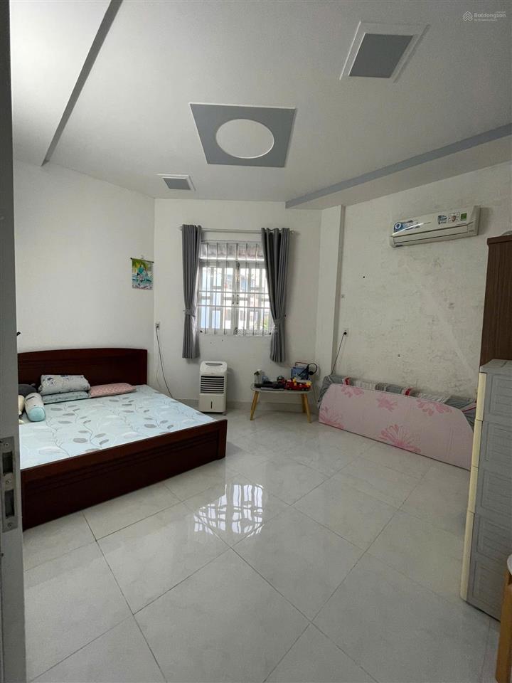 Tôi chính chủ bán nhà 1tr + 1 lầu + sân thượng, sổ riêng giá 4,5 tỷ long thới, nhà bè