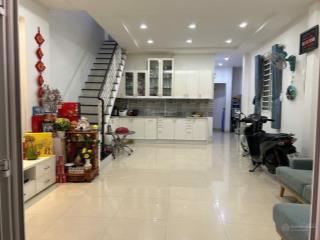 Nhà 1 trệt 1 lầu mặt tiền đường lớn 20m , sổ riêng hoàn chỉnh, khu dân trí cao, 5,350 tỷ