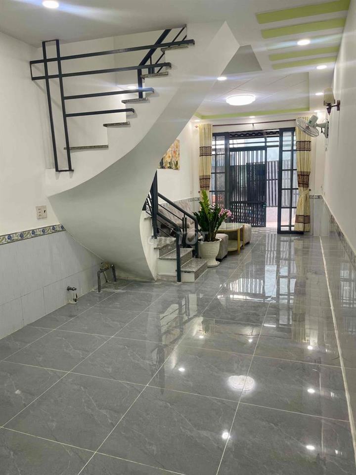 nhà gần ngã tư ga Q12 1 lầu sổ Hồng cầm tay