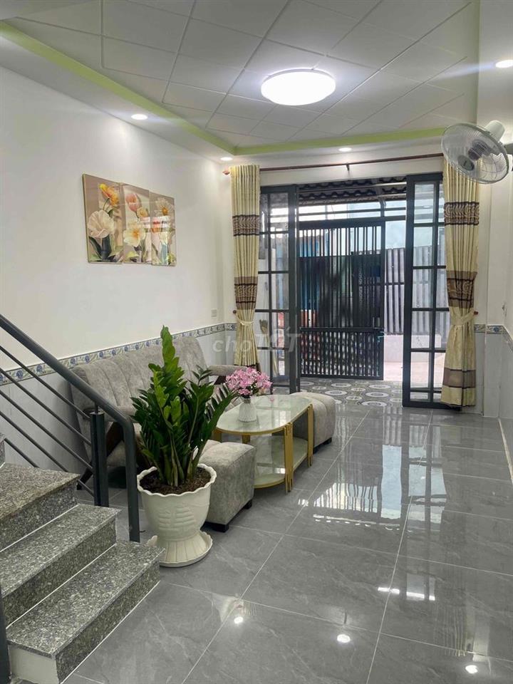 nhà gần ngã tư ga Q12 1 lầu sổ Hồng cầm tay