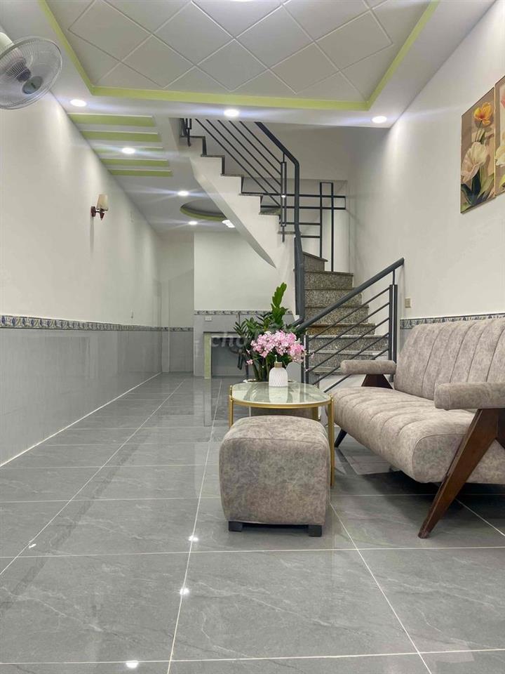 nhà gần ngã tư ga Q12 1 lầu sổ Hồng cầm tay